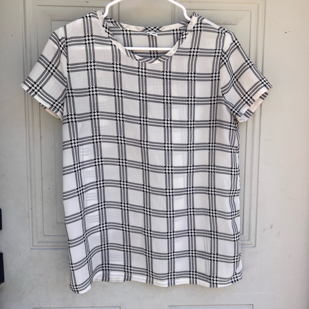 Old Navy women’s Black and White Checkered Short Sleeve blouse size Small